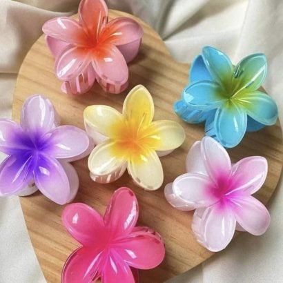 1 Flower Claw Clip – The Perfect Add-On