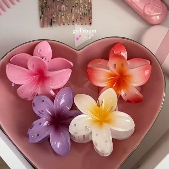 Set of 4 Clips and Polaroids - Image 5